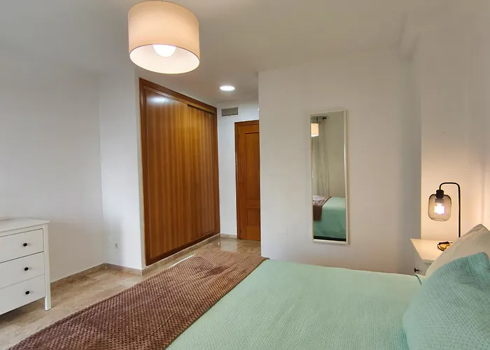 Piso Tres Con Piscina En Centro Торремолинос